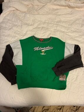 vintage milwaukee bucks crewneck